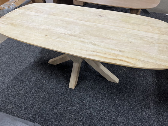 Image 1 of Mesa de comedor ovalada de madera de mango tropical, 200 cm