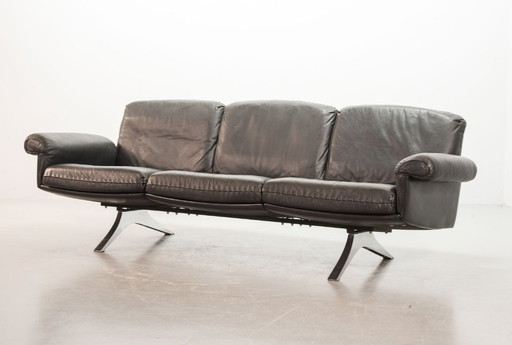Exquisite De Sede Black Leather Strap Stitched Three-Seat Sofa DS31. Switzerland, 1960s. 