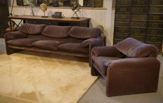 Image 1 of De Maralunga 3-zitsbank en twee fauteuils set van Vico Magistretti voor Cassina, eerste editie 1973.