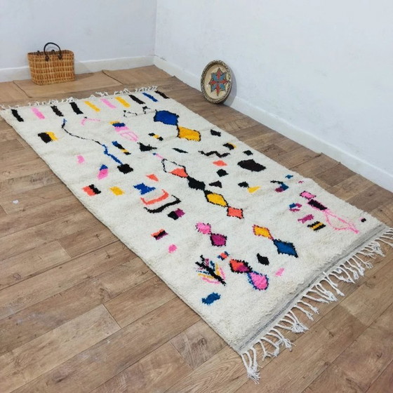 Image 1 of Mehrfarbiger Azilal-Teppich – getuftete Berbermuster / Mehrfarbiger Azilal-Teppich (260×150 cm)