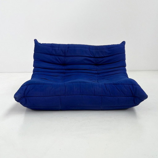 Canapé Togo 2 places bleu royal de Michel Ducaroy pour Ligne Roset, années 1970