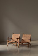 Rara coppia di sedie da salotto danesi in stile anni '50, in quercia e rattan con intreccio a canne, sedute da collezione della 