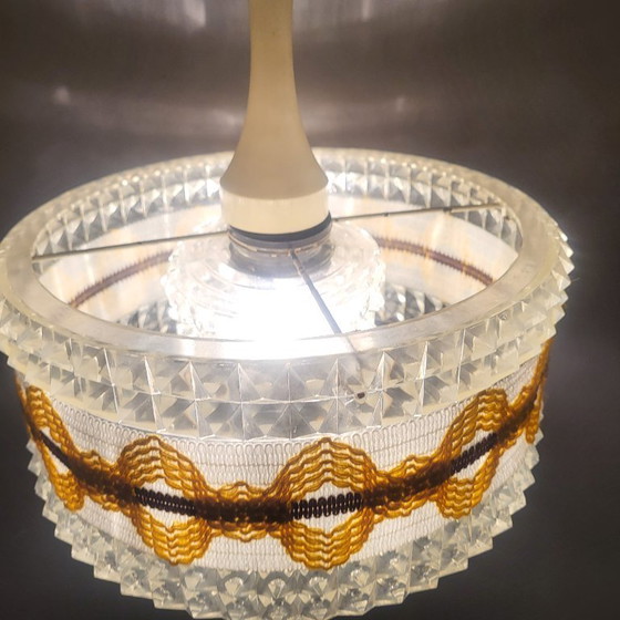 Image 1 of Lampada a sospensione in plexiglas e vetro, ricamo vintage anni Settanta, 1960-70