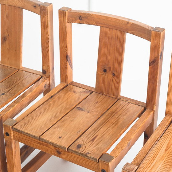 Conjunto de cuatro sillas y banco de estilo escandinavo. Madera de pino. Fabricado por Sotka. Finlandia, (photo 8 of 15)