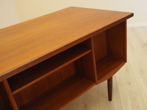 Image 1 of Escritorio de teca, diseño danés, década de 1970, fabricado en Dinamarca.