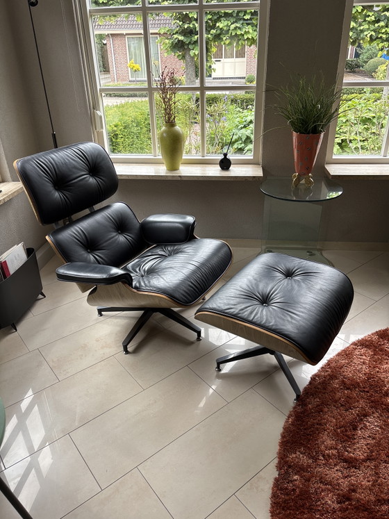 Image 1 of 1 x Eames Stijl fauteuil met hocker