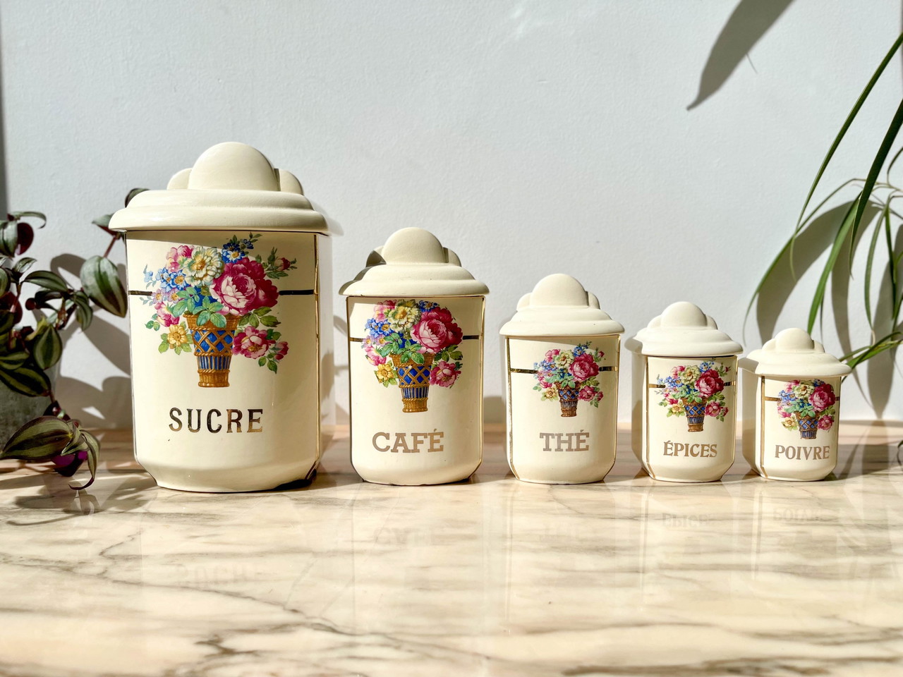 Six pots a épices en céramique comptemporain