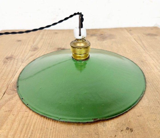 Image 1 of Industriële groene emaille lamp, jaren 30