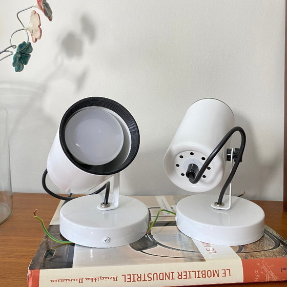 Image 1 of Een paar witte metalen wandlampen