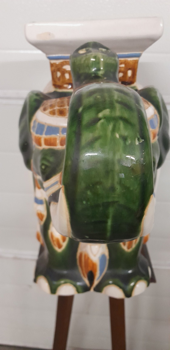 Image 1 of Tavolo in ceramica con pianta di elefante