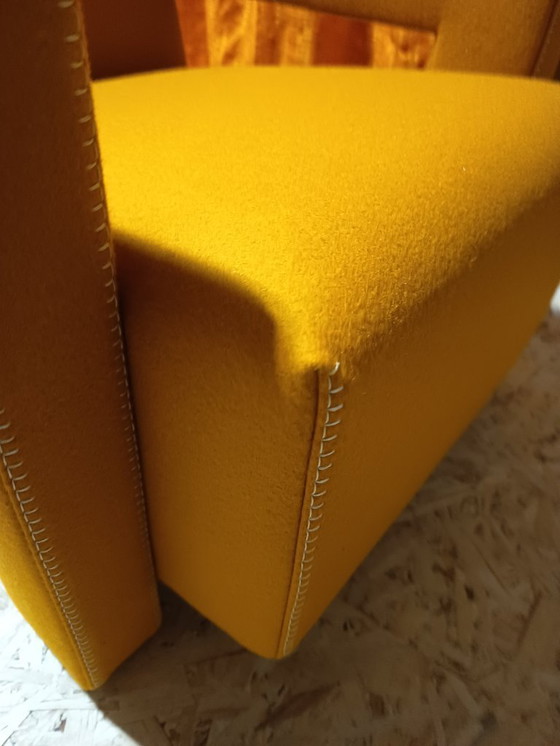 Image 1 of CASSINA Paire de fauteuils Utrecht 637 NEUF 2026 en laine KVARD Moutarde par Gerrit Rietveld