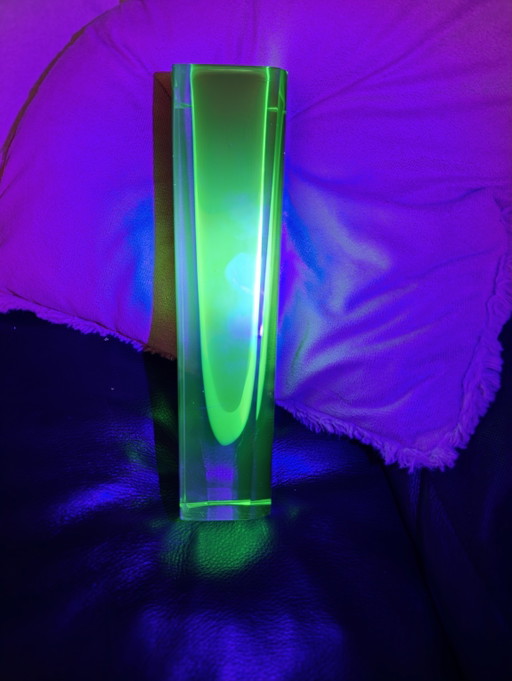 Murano Sommerso Glass Faceted Vase by Flavio Poli Uranium – vazen