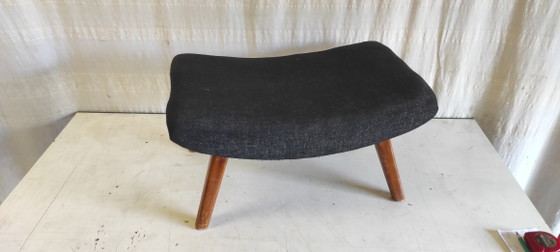 Image 1 of Otomana o reposapiés modernista de madera maciza - años 50/60