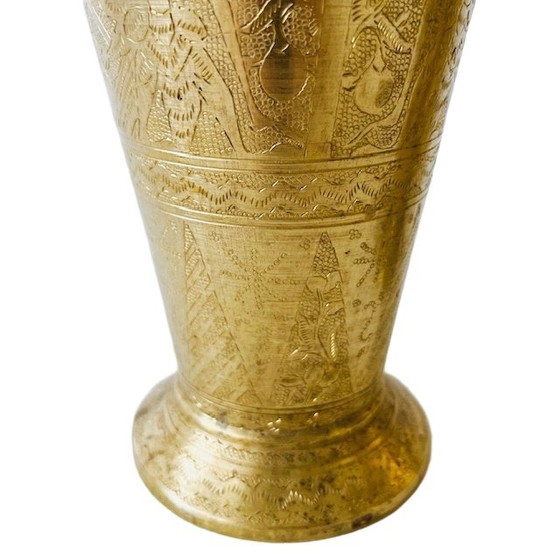 Image 1 of Coppia di antichi vasi orientali in ottone inciso anni '20