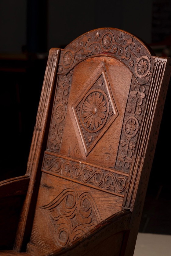 Image 1 of Eikenhouten lambriseringstoel uit het begin van de 19e eeuw