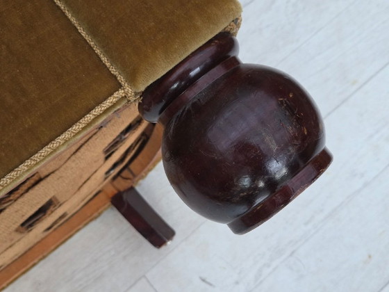 Image 1 of Poltrona relax danese, anni '60, rivestimento in velluto verde chiaro, gambe in legno di quercia.