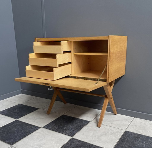 Klein houten minibureau uit de jaren 70