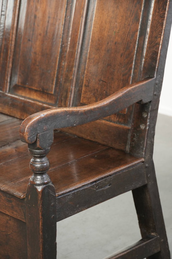 Image 1 of Prachtige antieke Engelse houten bank/ halbank uit begin 18e eeuw met prachtige warme kleuren en mooie details