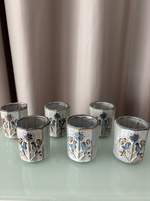 Juego de seis tazas de cerámica con motivo floral
