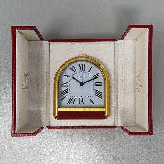 Image 1 of Cartier "Romane" reis- en bureauwekker uit de jaren 80, verguld met 18 karaats goud, inclusief originele doos en papieren.