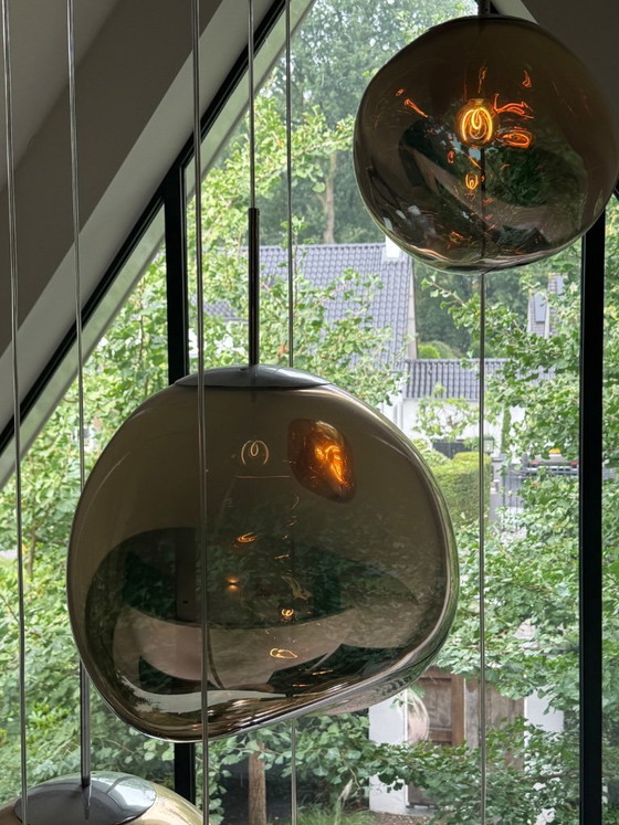 Suspension Melt de Tom Dixon, 4 x Ø 28 cm et 3 x Ø 50 cm, coloris fumé et bronze, douille – Plastic (photo 3 of 9)