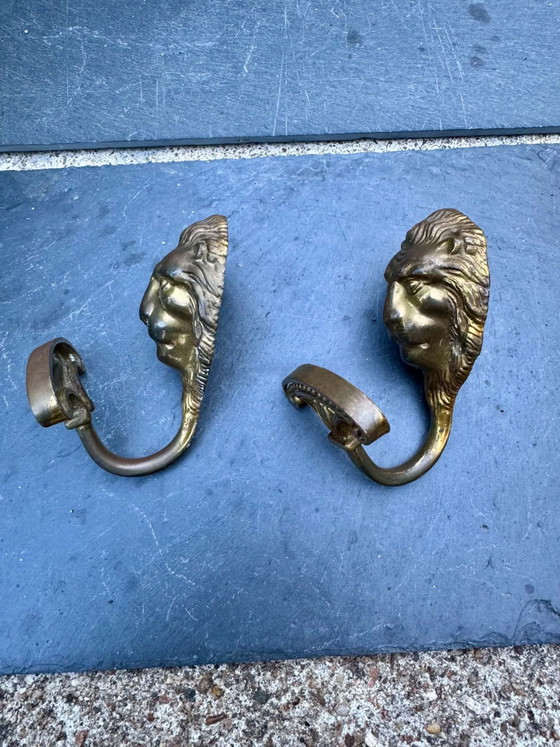 Pair of baroque lion brass coat hooks – Decorative Objects (photo 6 of 6)