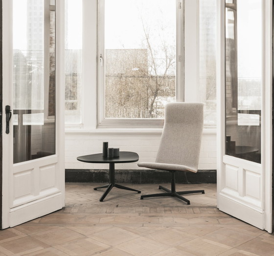 Image 1 of Tavolino di design Kei BULO, impiallacciato in rovere marrone scuro