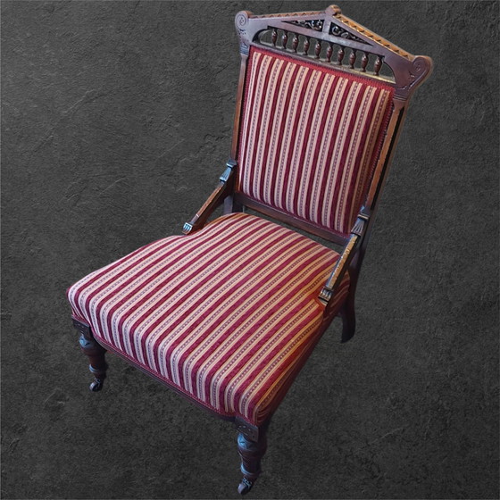 Image 1 of chaise victorienne en noyer sculpté