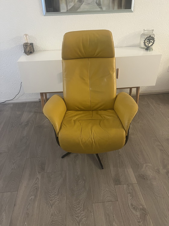 Image 1 of Fauteuil inclinable design en cuir véritable jaune ocre