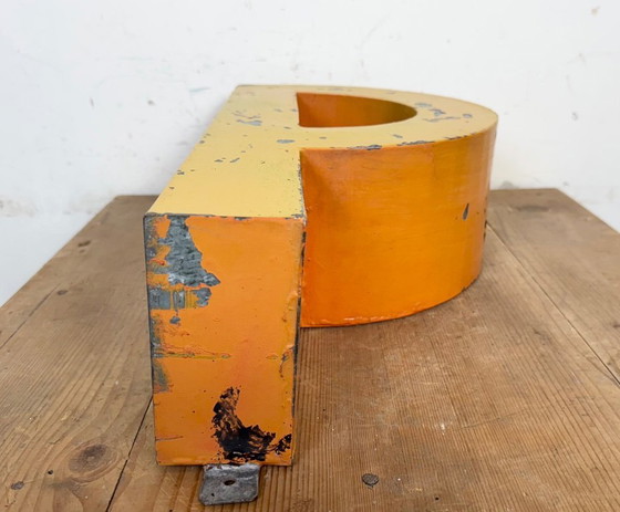 Image 1 of Grande lettera P in ferro giallo vintage per facciata, anni '60