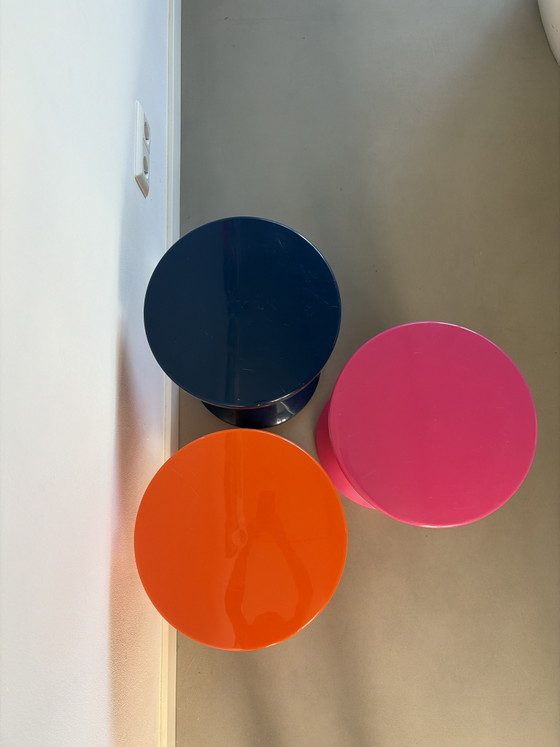 3 taburetes laterales – Plastic (photo 3 of 5)