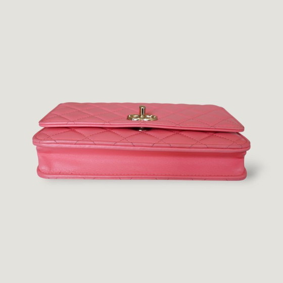 Image 1 of CHANEL GELDBÖRSE AN DER KETTE – TREND