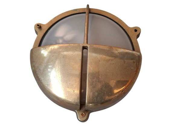 Image 1 of Vintage nautische wandlamp van massief messing – authentieke industriële stijl