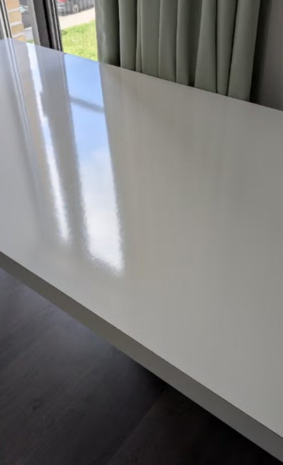 Tavolo da pranzo bianco con base in metallo, Habitat, Scrivanie, Altro, Modern (foto 3 di 6)