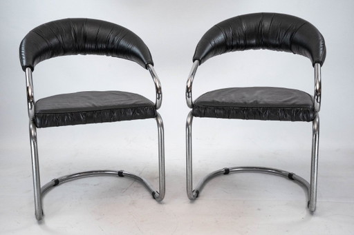 Een paar stoelen van chroom en kunstleer van Giotto Stoppino. Italië, jaren 70.