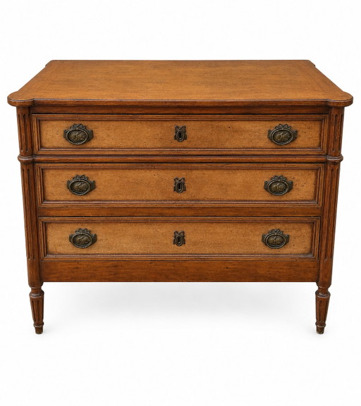 Louis XVI style light walnut chest of drawers with fluted motifs and three drawers – ladekasten, Wood