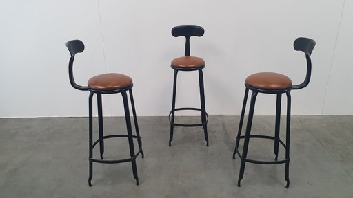 3 chaises longues Nicolle, tabouret de bar au design industriel français en métal