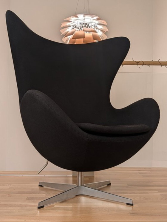 Image 1 of Arne Jacobsen Egg Chair with Ottoman