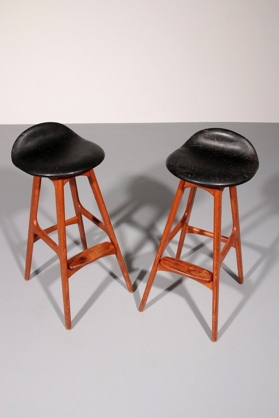 Image 1 of Taburete de bar de diseño en madera y cuero negro de Erik Buch 1960