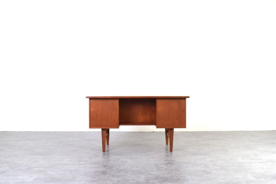 Image 1 of Mid Century Dänischer Teak Chefschreibtisch, 1960er Jahre