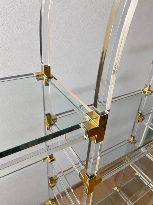 Estantería Hollywood Regency atribuida a Charles Hollis Jones, c. 1970 – vitrinekasten, Brass, Plexiglass (photo 2 of 4)