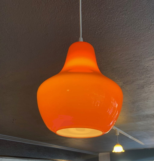 Lampada a sospensione in vetro arancione degli anni '70