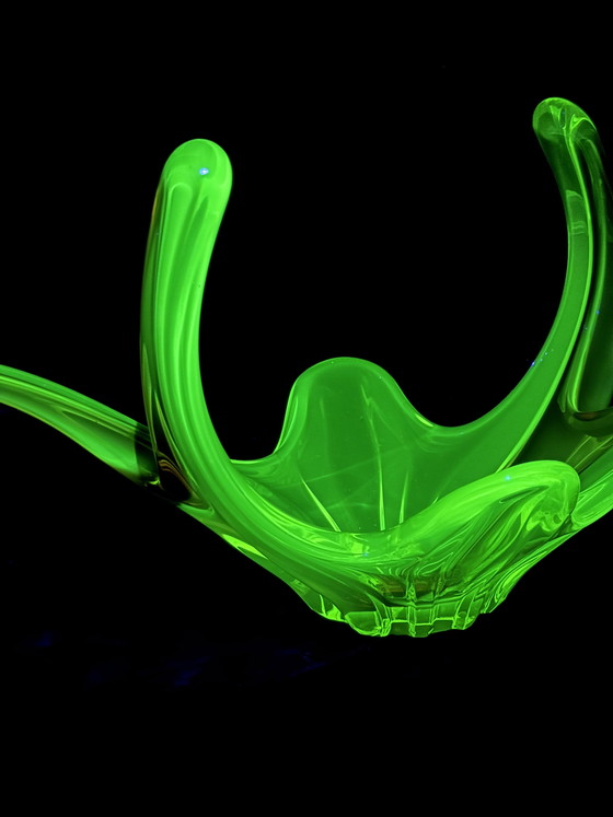 Image 1 of Grande centrotavola in vetro di Murano all'uranio di Seguso, Italia, anni '50-'60 — 50 cm