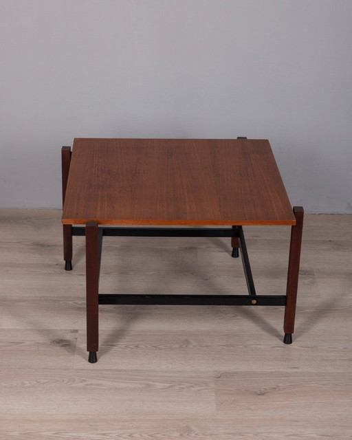 Vintage houten salontafel uit de jaren 60 met Italiaans design.