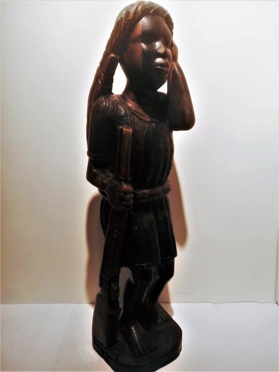 Image 1 of Grande sculpture lourde de chasseur africain