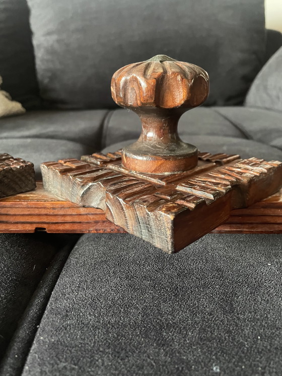 Image 1 of Primitiv Brutalistischer Kleiderständer aus Holz