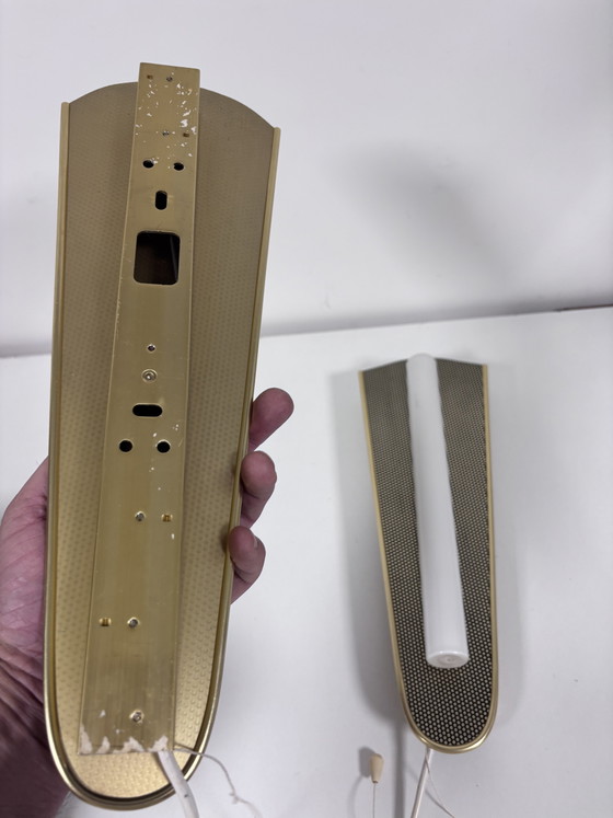 Seltenes Set aus 2 ERCO Linestra Theater-/Kino-Wandleuchten – Gold & perforiertes Metall – Aluminium (photo 6 of 9)