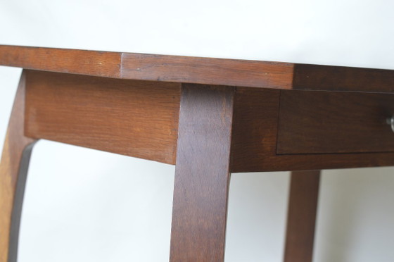 Image 1 of Art-Deco-Tisch aus massiver Eiche mit geschwungenen Beinen