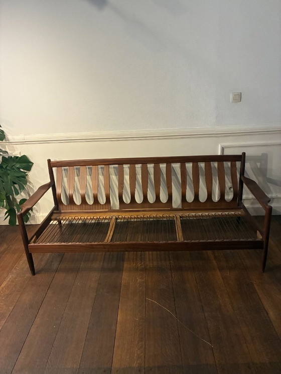 Divano vintage a tre posti — legno e schienale scultoreo – Divani 3 posti (photo 5 of 6)