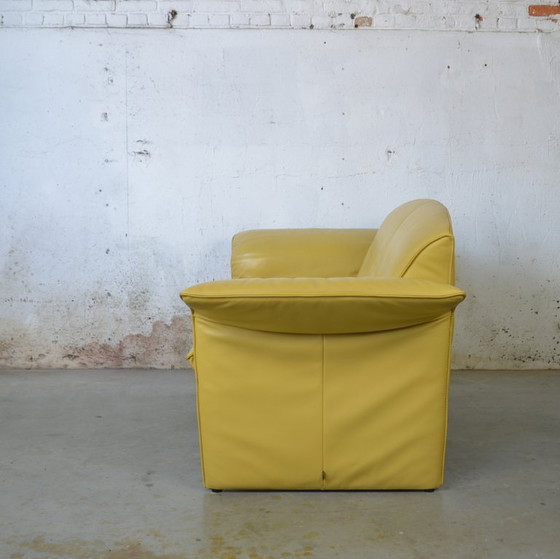 Image 1 of 1x 2 seat Indy couch